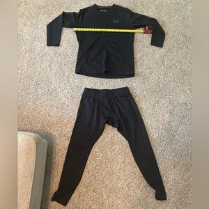 Under Armour- FULL SET Base 3.0 base layer. Both the top and bottom. Both in XL.